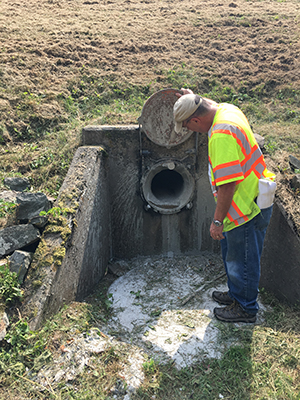 Slip-lining of a drainage pipe as part of SWIF at Hawley levee system, Pennsylvania